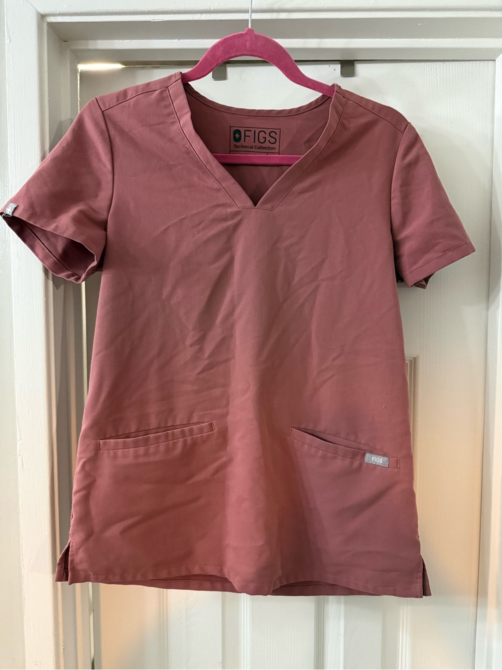 FIGS Casma Scrub Top in Mauve